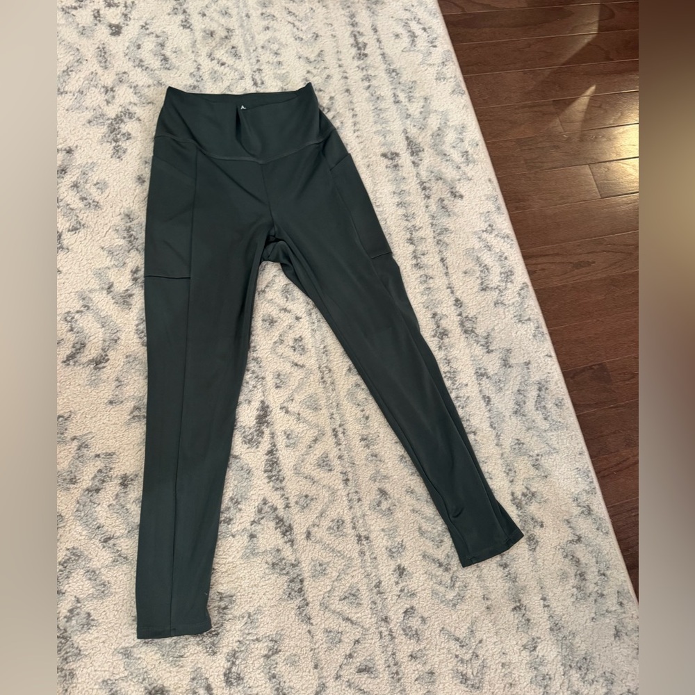 SOMA: NWT Sport Nonstop Leggings in Nightwatch Olive - Size Small
